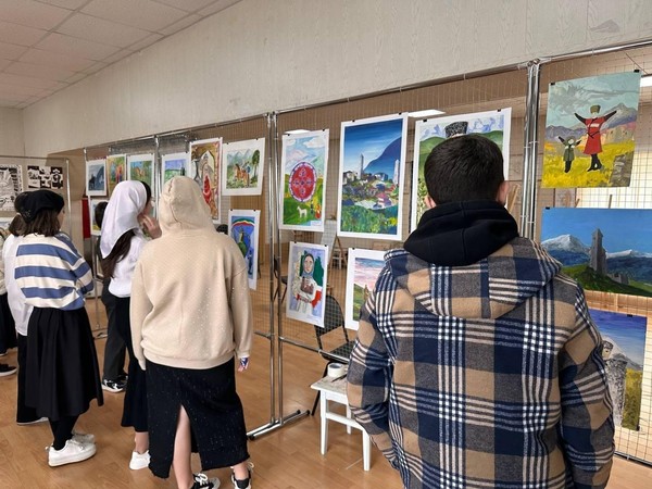Выставка детского рисунка «Соблюдение обычаев предков залог успеха подрастающего поколения»