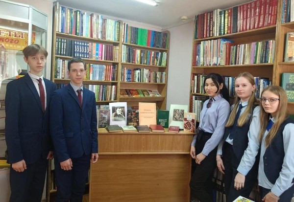 «Царицы муз. Женский почерк в прозе и поэзии»: выставка-обзор