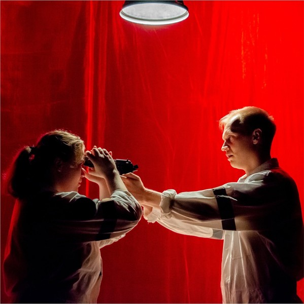 Заходит андроид в бар