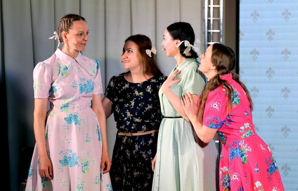 Спектакль «8 «любящих»