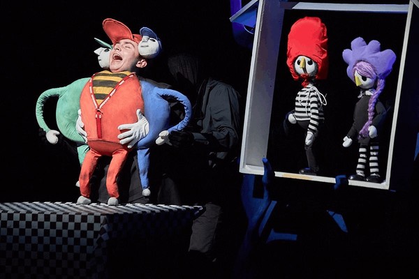 Спектакль «Мальчик-головошар»