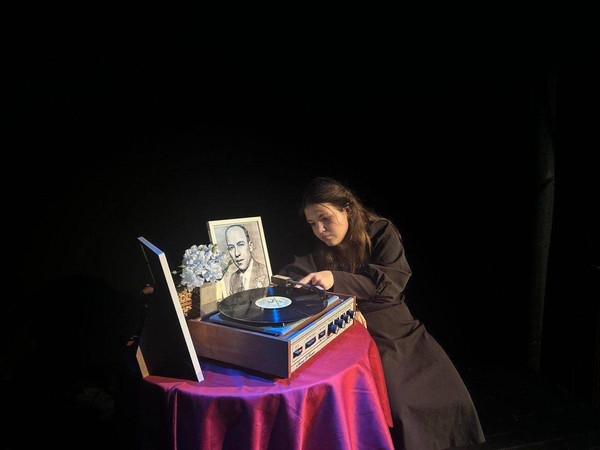 Моноспектакль Анны Кулебякиной «Клавдия Шульженко»