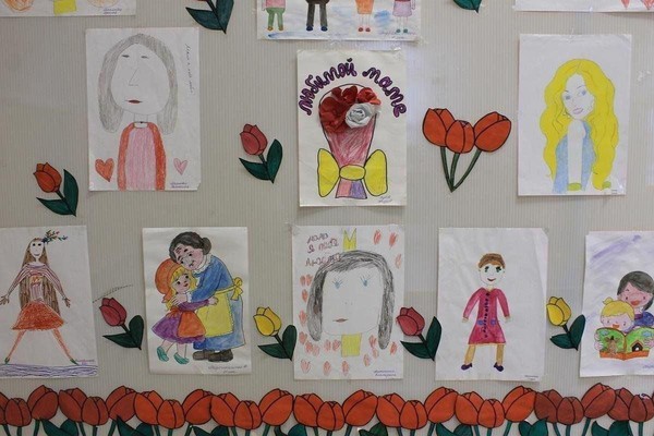 Выставка детского рисунка «Мамочка моя»