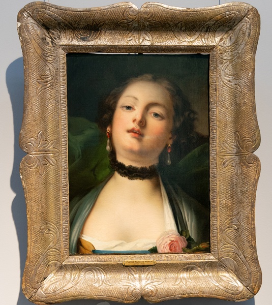 Женщина на фоне эпохи