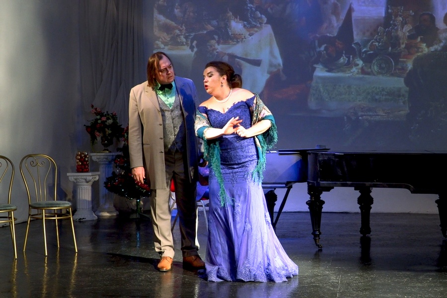 «Эта женщина в окне» концерт за столиками с фуршетом к празднику 8 Марта