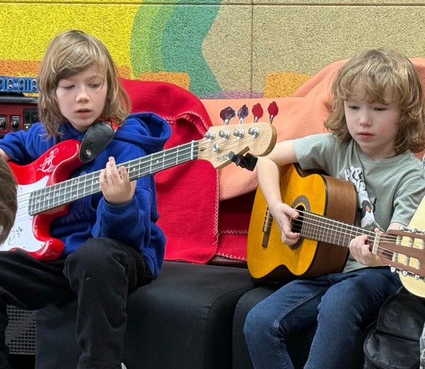 Мастер-класс по гитаре для детей «Гитарные приключения»