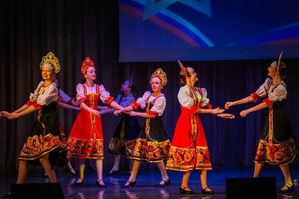 Концертная программа «Цветы без повода»