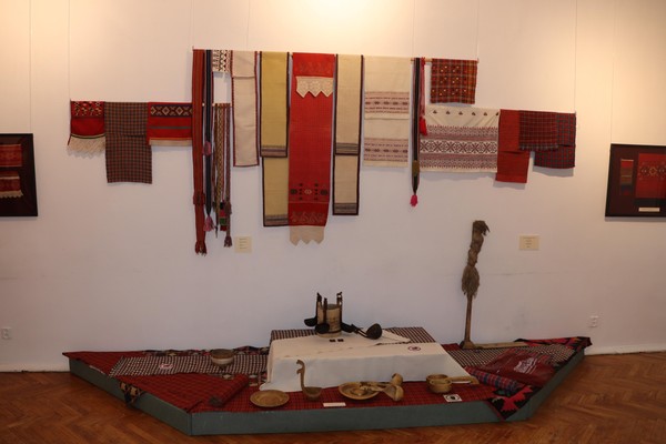 Экскурсия на выставке «Народ в серебряном одеянии»