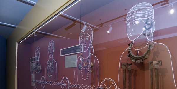 Должна быть в женщине какая-то загадка