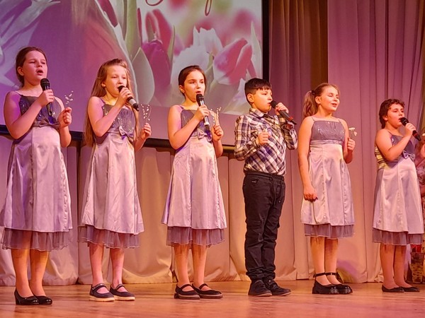 Тематическая музыкально–поэтическая встреча «Самые красивые песни о маме в творчестве А. Пахмутовой»