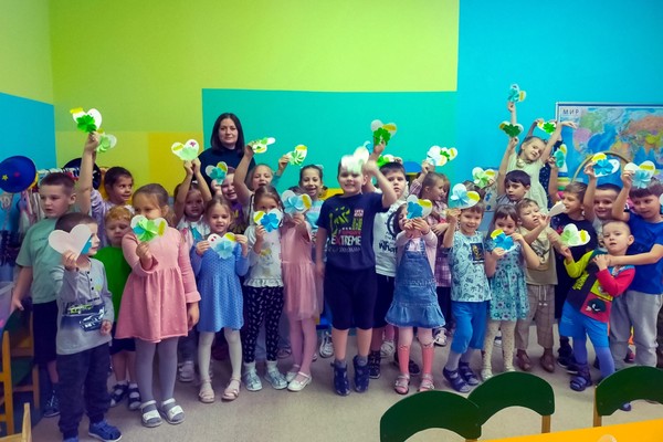 Мастерская радости в клубе «Улей» «Сделаем сами и подарим маме»