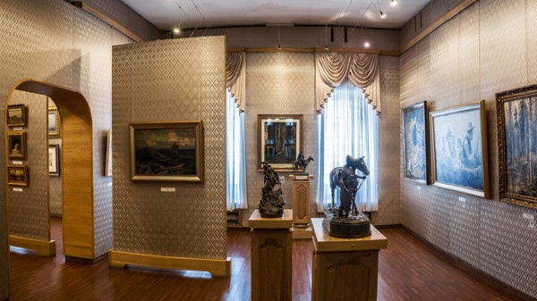 Лекция «Женские образы в произведениях из постоянной экспозиции Сахалинского областного художественного музея»