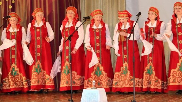 Концерт ансамбля русской песни «Зори России» «Прекрасен мир любовью материнской»