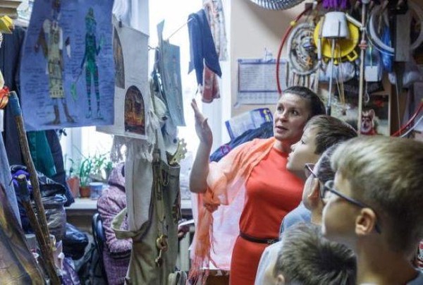 Экскурсия по театральному закулисью к Международному женскому дню