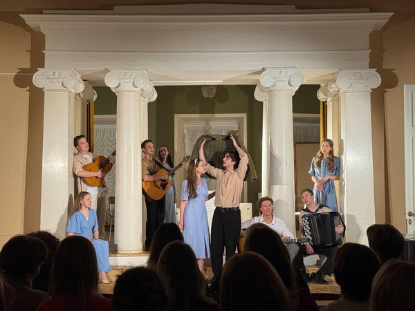 Спектакль «Голубое и зеленое»