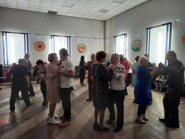 Вечер отдыха «Встреча весны в ритме музыки»