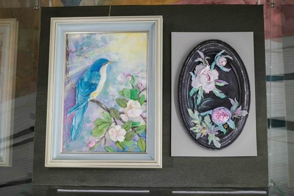 Авторская выставка «Диалог с цветами»