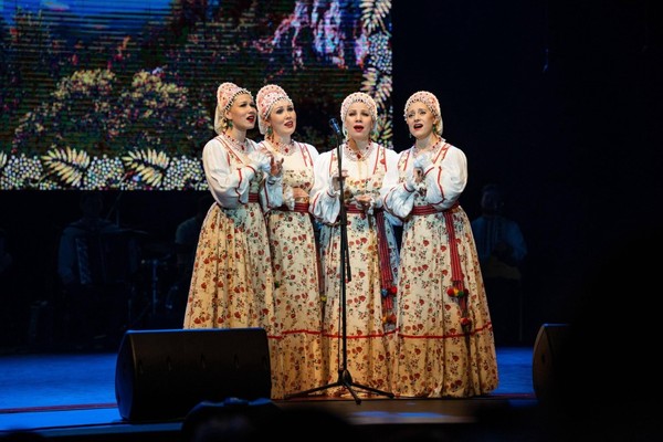 Концертная программа «Под окном черемуха колышется»