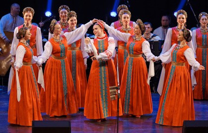 Уральский народный хор. Под окном черёмуха...