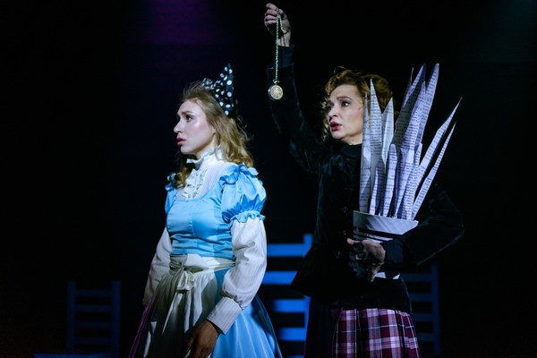 Алиса и проделки времени