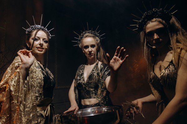 Девичьи нити