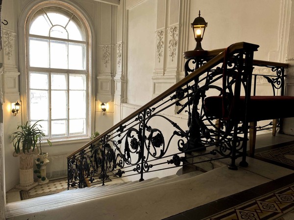 Экскурсия в особняк Шрёдера + концерт «Шер ше ля фам»