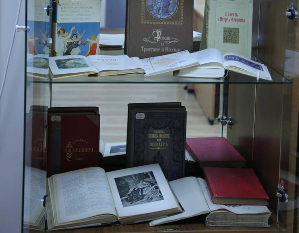 Выставка «Вечные истории о любви»