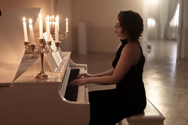 Зеркало при свечах. Ночная прогулка по особняку