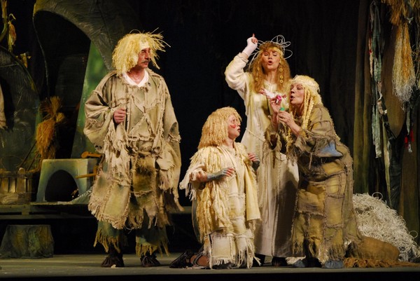 Спектакль «Мымренок, или Здравствуй, Чудо в перьях»