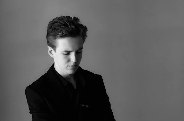 Арсений Сурин представляет: Дамам посвящается