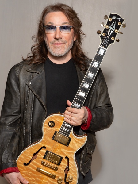 Владимир Кузьмин поздравит поклонниц с Международным женским днем