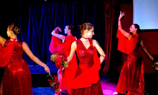 Магическое кабаре: праздник для прекрасных дам