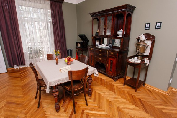 Экспозиция Дома путешественника В. К. Арсеньева