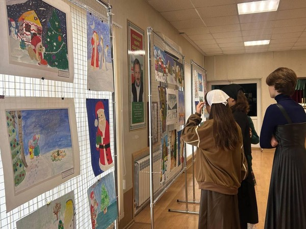 Выставка «Волшебный мир красок»