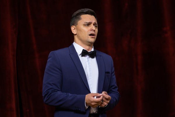 О чём поют мужчины в марте