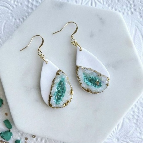 7, 8 и 9 марта в 16.00 Мастер-класс по созданию украшений из эпоксидной смолы.