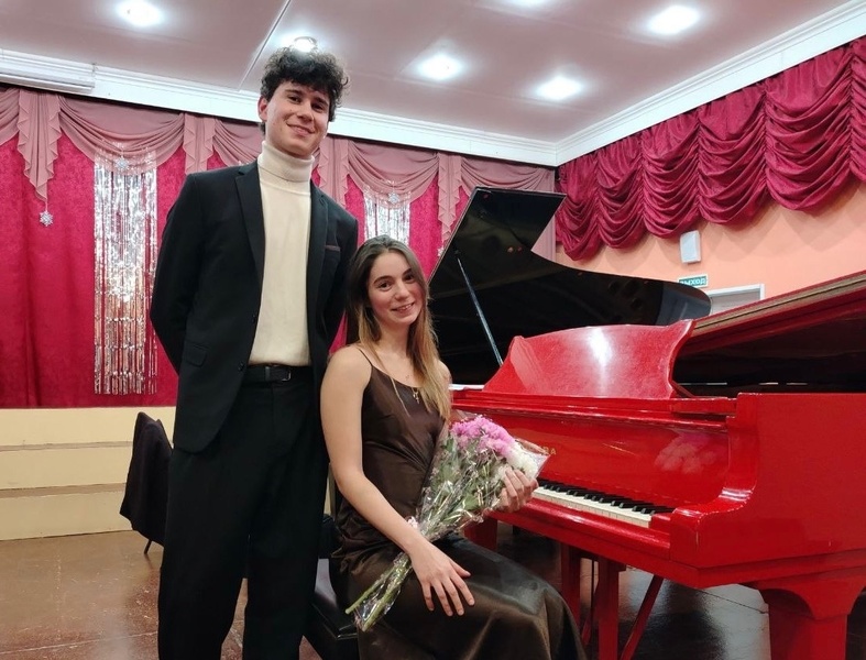 "Винтаж на два рояля" фортепианный концерт - Мария Гилярова и Игорь Селяков