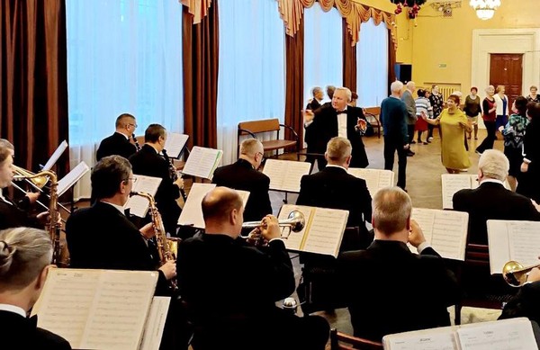 Программа «Духовой оркестр приглашает танцевать»