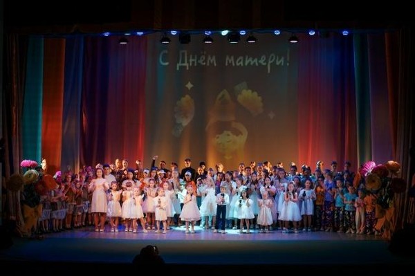 «С праздником, МАМА и ПАПА!»