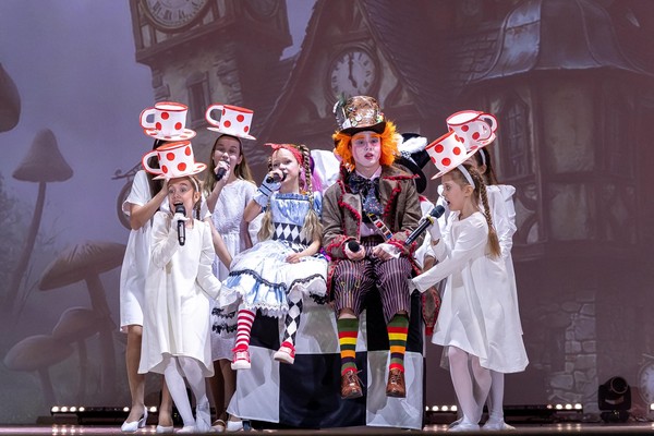 Спектакль «Алиса в стране чудес»