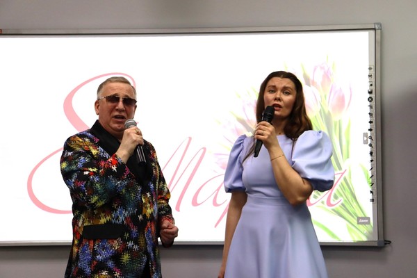 Литературно-музыкальный вечер «Для милых, дорогих, любимых...»