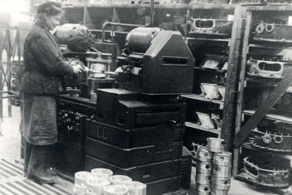 Выставка «Из одного металла льют медаль за бой, медаль за труд»