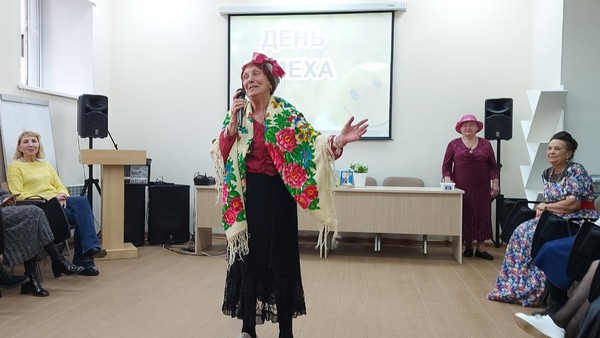 Смех собирает друзей