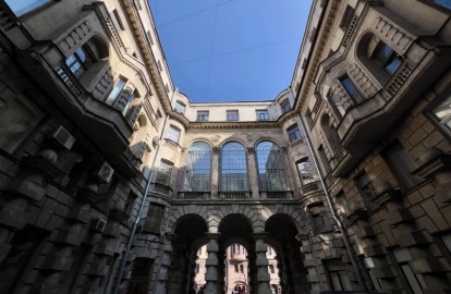 Дворы и парадные Петроградской