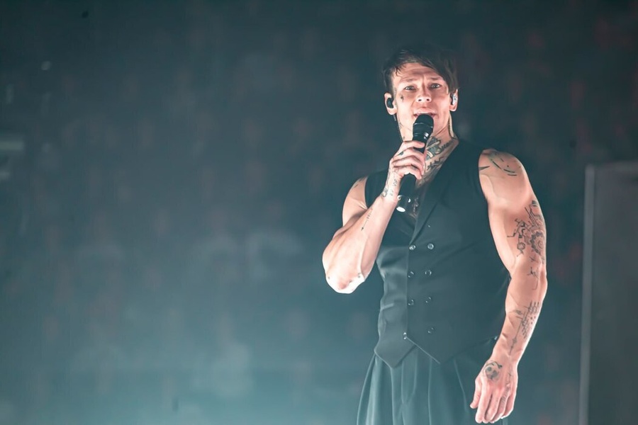 Niletto исполнил горячие танцы на сцене в Питере