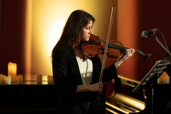 Скрипка Паганини при свечах