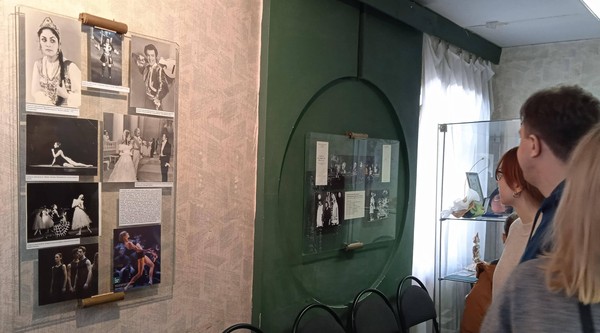 Экскурсия по выставке «Театральные сюжеты»