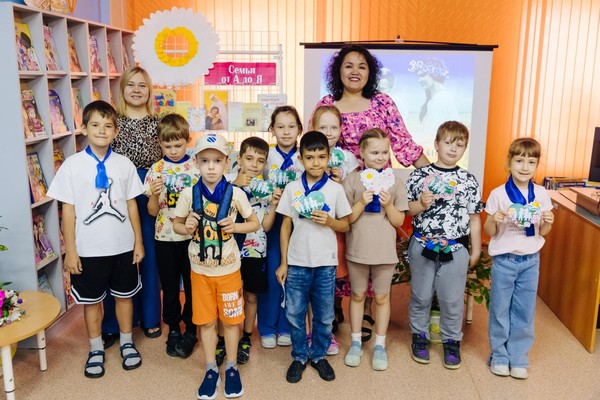 Игровая программа «Путешествие Алисы в Зазеркалье»