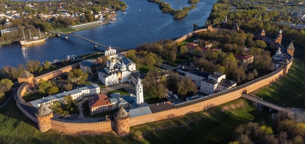 Кремль улыбается