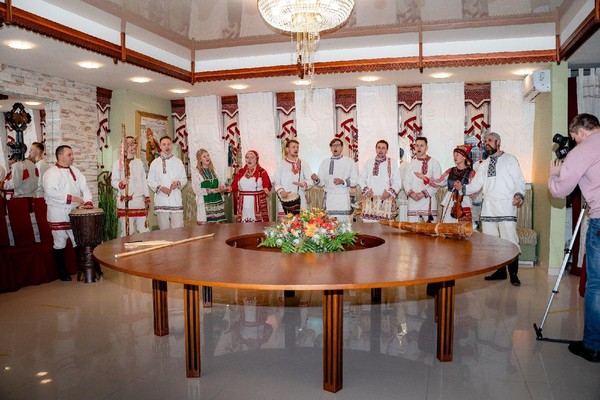 Концертная программа «Весна-красна»